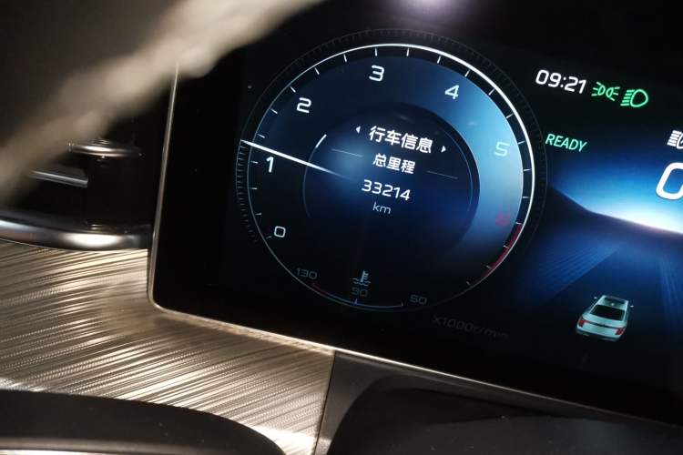 Used Hongqi H9 2020 2.0T Smart Connect Flagship Edition Odometer Close Up