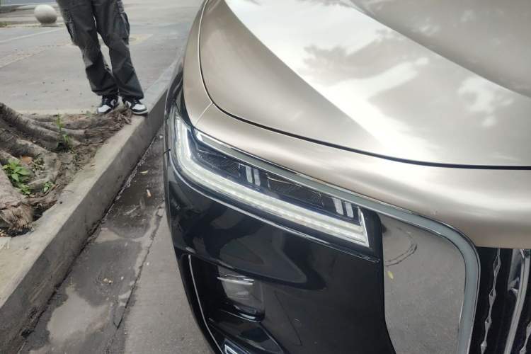 Used Hongqi H9 2020 Revised Version 2.0T Smart Connect Flagship Edition Right Front Headlight