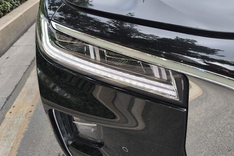 Used Hongqi H9 2020 2.0T Smart Connect Flagship Edition Right Front Headlight