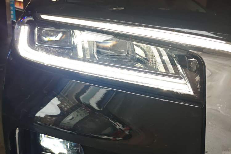 Used Hongqi H9 2020 2.0T Smart Connect Flagship Edition Right Front Headlight