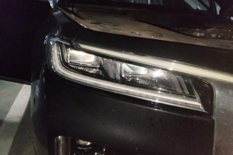 Used Hongqi H9 2020 Revised Version 2.0T Smart Connect Flagship Edition Right Front Headlight