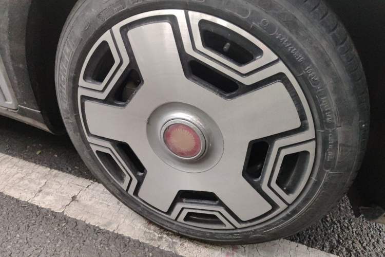 Used Hongqi H9 2020 2.0T Smart Connect Flagship Edition Right Front Wheel Hub