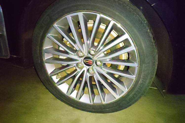 Used Hongqi H9 2020 2.0T Smart Connect Flagship Edition Right Front Wheel Hub