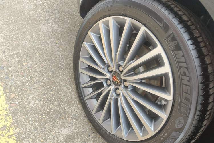 Used Hongqi H9 2020 2.0T Smart Connect Flagship Edition Right Rear Wheel Hub