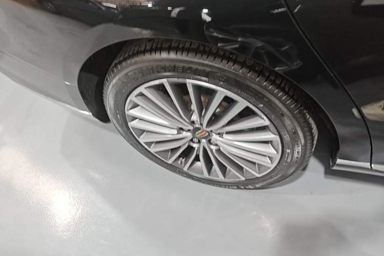 Used Hongqi H9 2020 2.0T Smart Connect Flagship Edition Right Rear Wheel Hub
