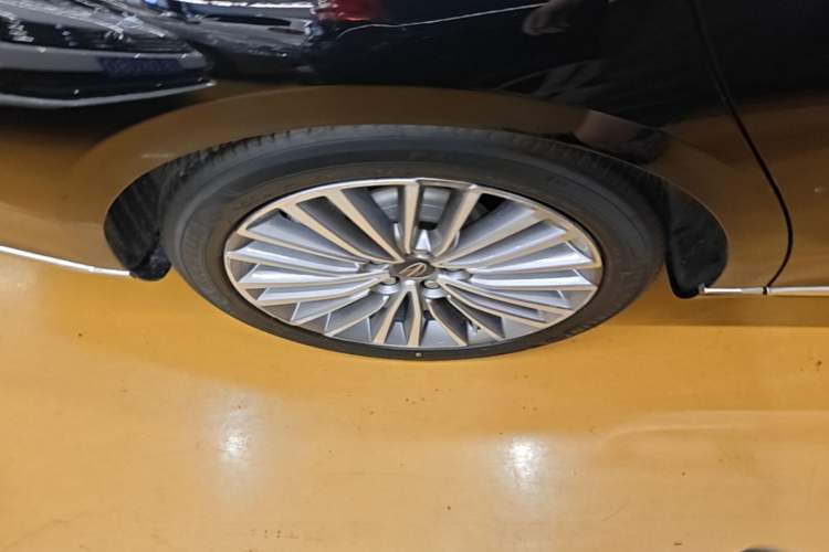 Used Hongqi H9 2020 3.0T Smart Connect Flagship Edition Right Rear Wheel Hub