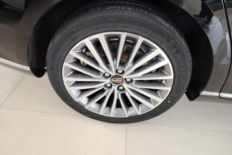Used Hongqi H9 2020 2.0T Smart Connect Flagship Edition Right Rear Wheel Hub
