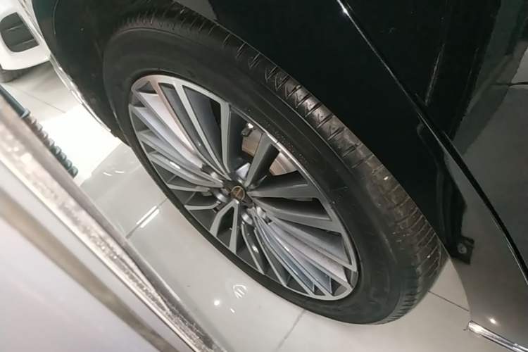 Used Hongqi H9 2020 Revised Version 2.0T Smart Connect Flagship Edition Right Rear Wheel Hub