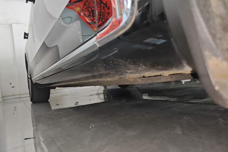 Used Hongqi H9 2020 2.0T Smart Connect Flagship Edition Right Side Sill