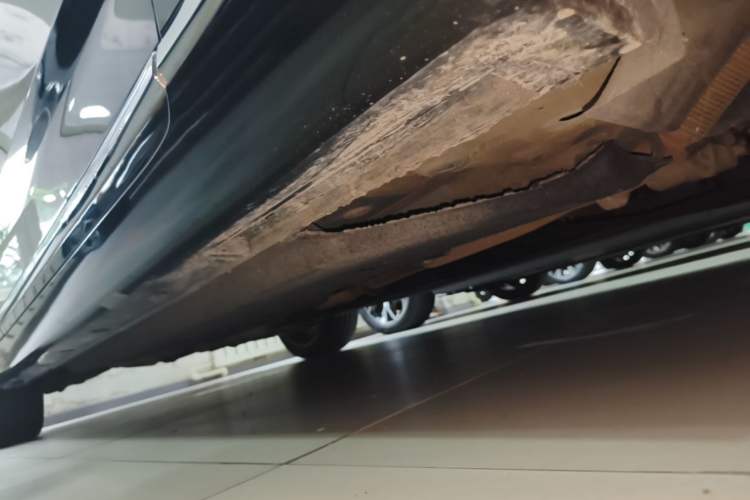 Used Hongqi H9 2020 2.0T Smart Connect Flagship Edition Right Side Sill
