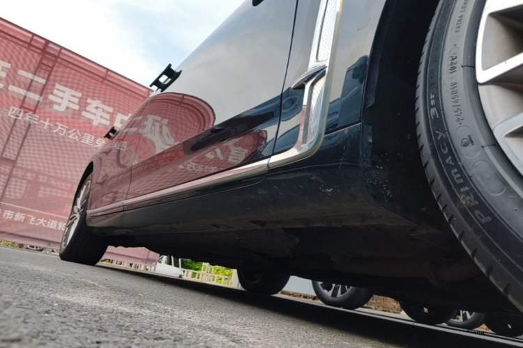 Used Hongqi H9 2020 2.0T Smart Connect Flagship Edition Right Side Sill