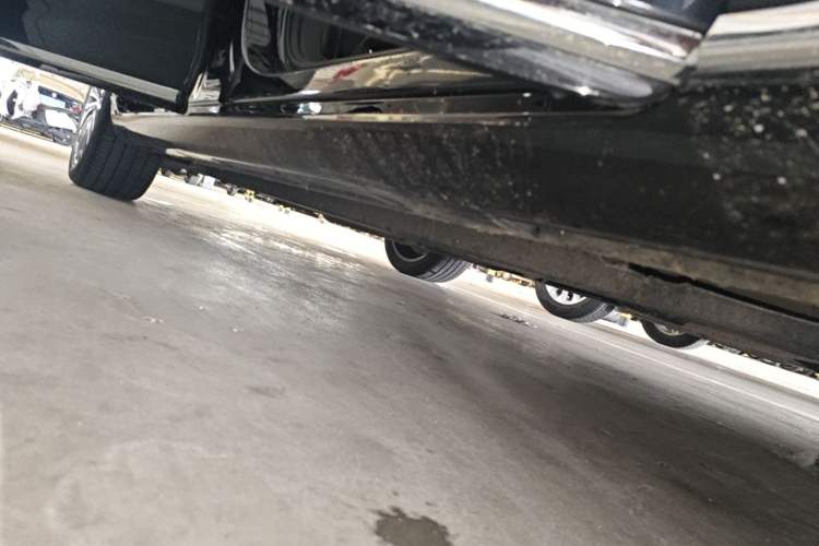 Used Hongqi H9 2020 2.0T Smart Connect Flagship Edition Right Side Sill
