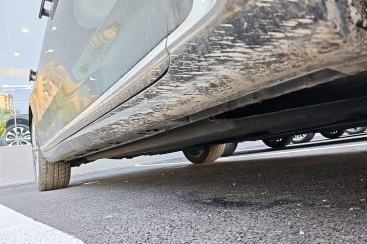 Used Hongqi H9 2020 2.0T Smart Connect Flagship Edition Right Side Sill