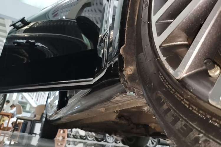 Used Hongqi H9 2020 2.0T Smart Connect Flagship Edition Right Side Sill