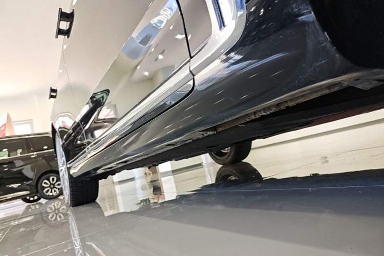 Used Hongqi H9 2020 2.0T Smart Connect Flagship Edition Right Side Sill