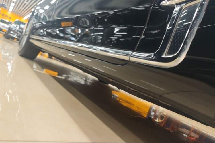 Used Hongqi H9 2020 2.0T Smart Connect Flagship Edition Right Side Sill