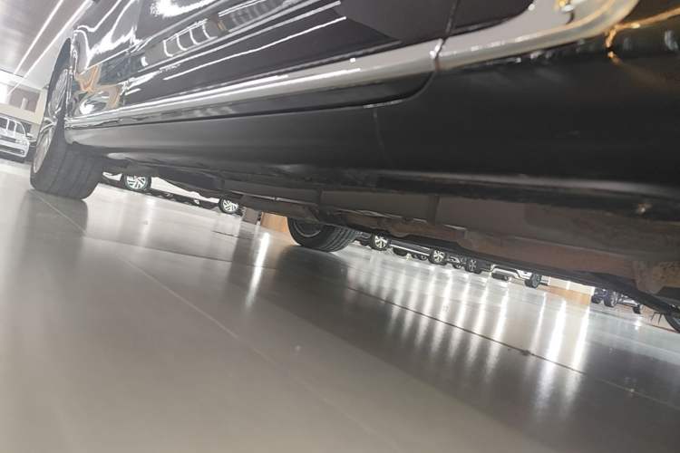 Used Hongqi H9 2020 2.0T Smart Connect Flagship Edition Right Side Sill