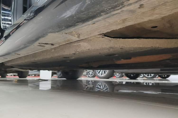 Used Hongqi H9 2020 2.0T Smart Connect Flagship Edition Right Side Sill