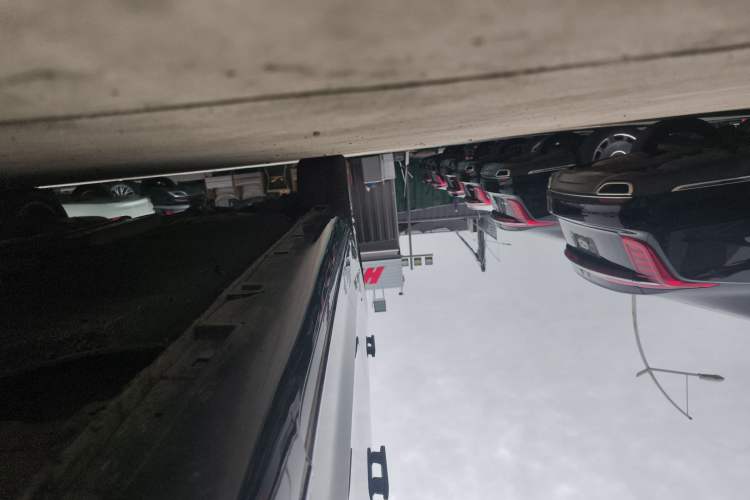 Used Hongqi H9 2020 2.0T Smart Connect Flagship Edition Right Side Sill