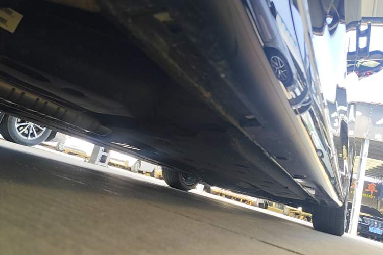 Used Hongqi H9 2020 2.0T Smart Connect Flagship Edition Right Side Sill