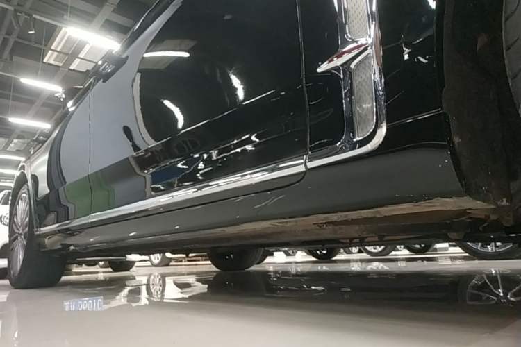 Used Hongqi H9 2020 Revised Version 2.0T Smart Connect Flagship Edition Right Side Sill