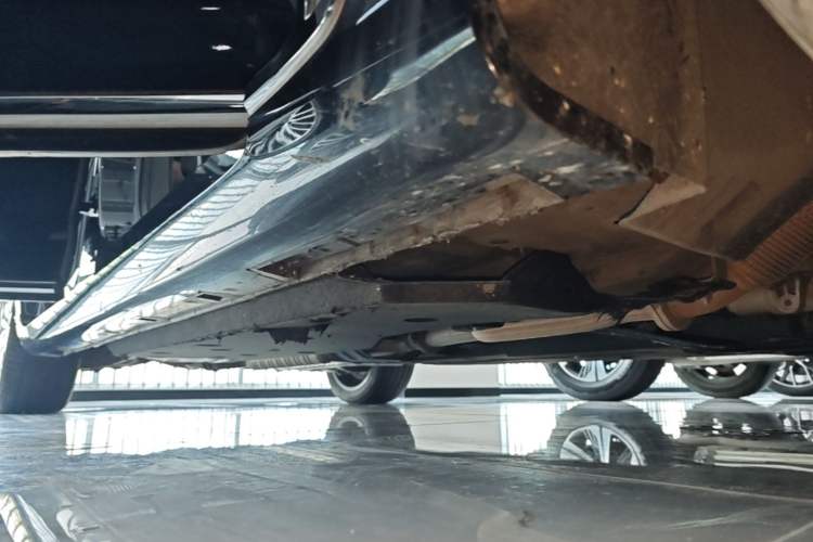 Used Hongqi H9 2020 Revised Version 2.0T Smart Connect Flagship Edition Right Side Sill