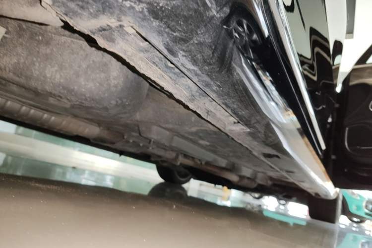 Used Hongqi H9 2020 3.0T Smart Connect Flagship Four-Seat Version Right Side Sill