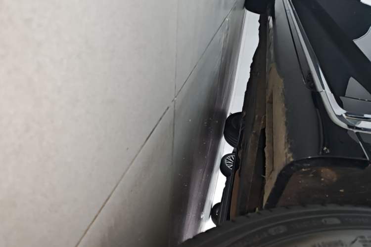 Used Hongqi H9 2020 2.0T Smart Connect Flagship Edition Right Side Sill