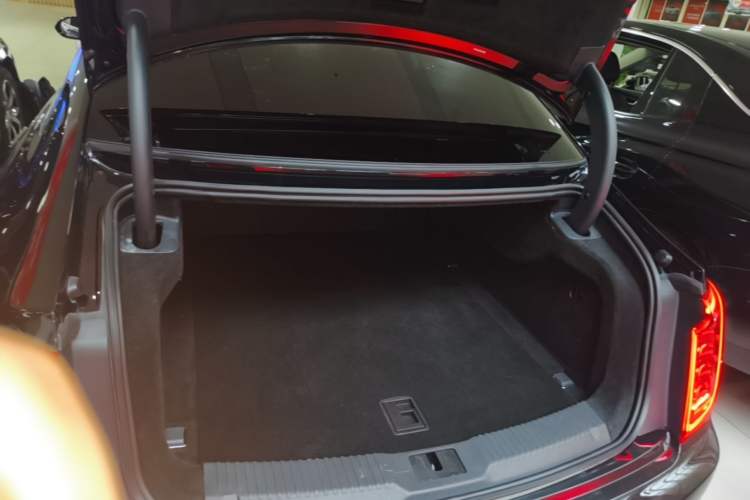 Used Hongqi H9 2020 2.0T Smart Connect Flagship Edition Trunk