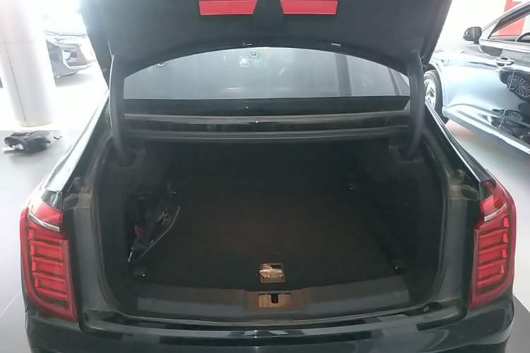 Used Hongqi H9 2020 2.0T Smart Connect Flagship Edition Trunk