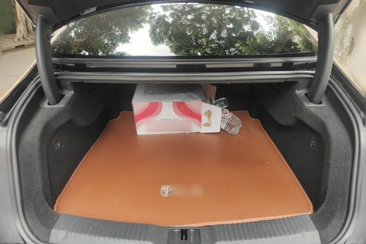 Used Hongqi H9 2020 Revised Version 2.0T Smart Connect Flagship Edition Trunk