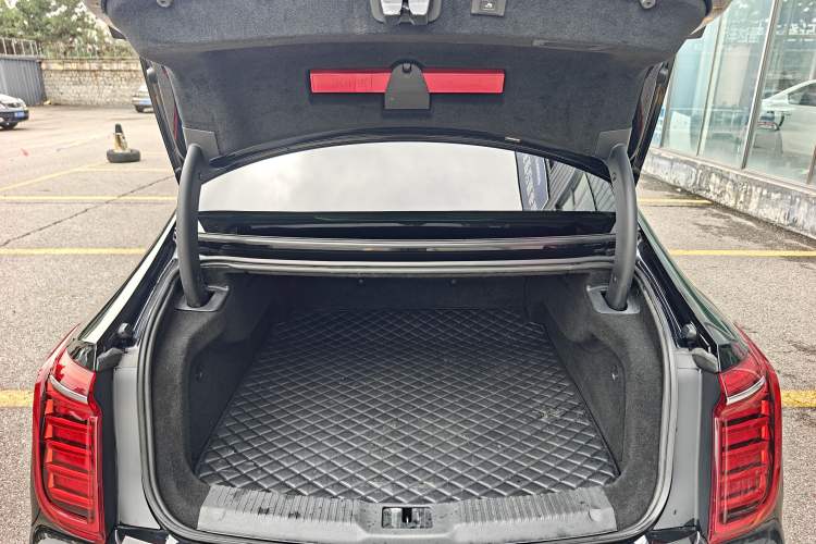 Used Hongqi H9 2020 2.0T Smart Connect Flagship Edition Trunk