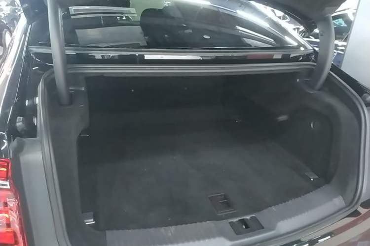 Used Hongqi H9 2020 Revised Version 2.0T Smart Connect Flagship Edition Trunk