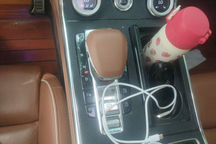 Used Hongqi H9 2020 2.0T Smart Connect Flagship Edition Gear Lever
