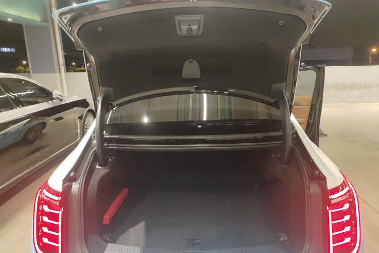Used Hongqi H9 2020 2.0T Smart Connect Flagship Edition Trunk