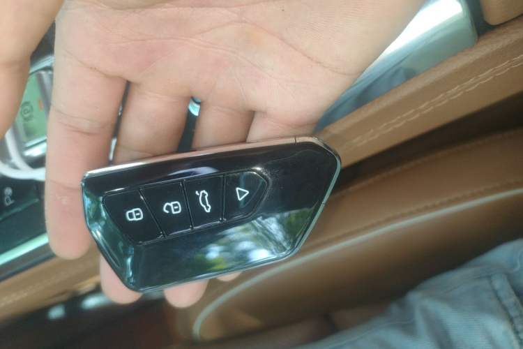 Used Hongqi H9 2020 2.0T Smart Connect Flagship Edition Vehicle Key