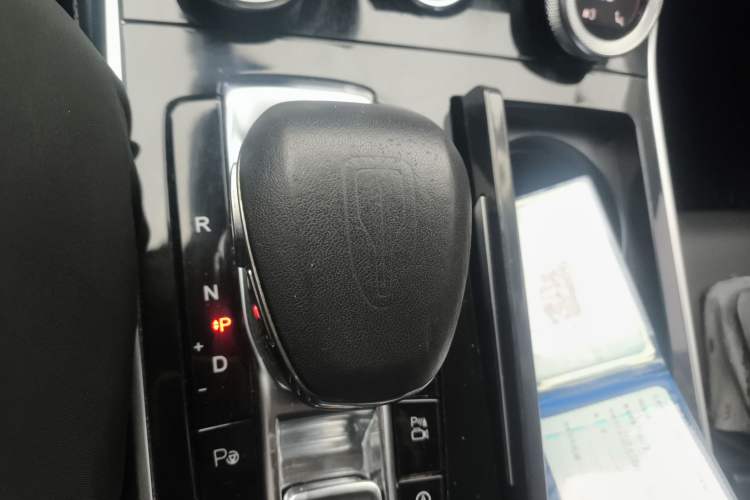 Used Hongqi H9 2020 3.0T Smart Connect Flagship Four-Seat Version Gear Lever