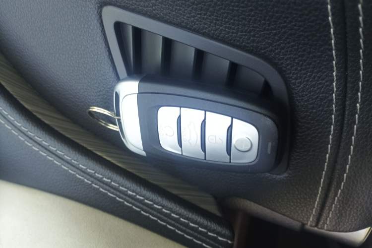 Used Hongqi H9 2020 3.0T Smart Connect Flagship Four-Seat Version Interior 1