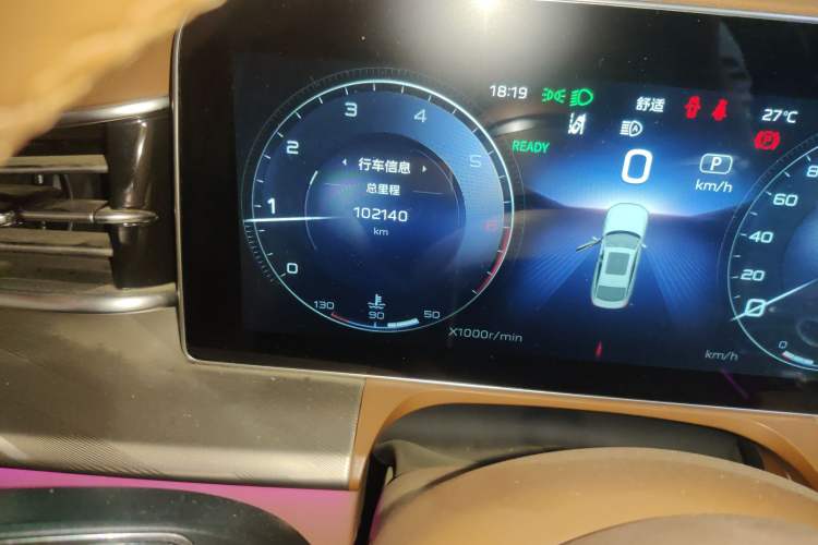 Used Hongqi H9 2020 2.0T Smart Connect Flagship Edition Odometer Close Up