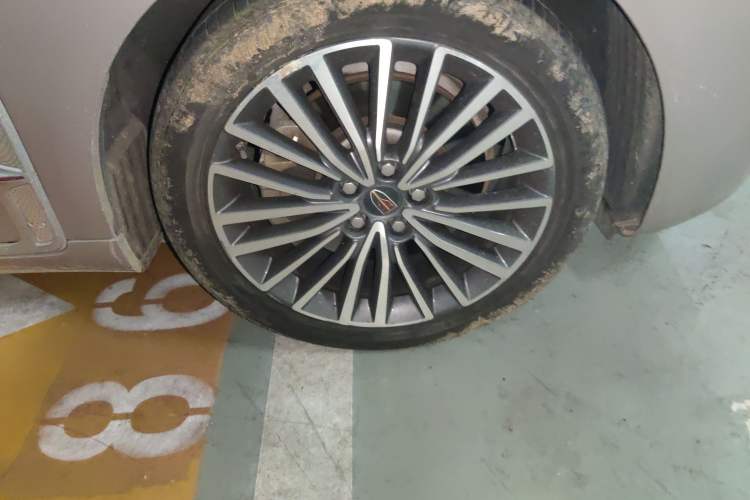 Used Hongqi H9 2020 2.0T Smart Connect Flagship Edition Right Front Wheel Hub