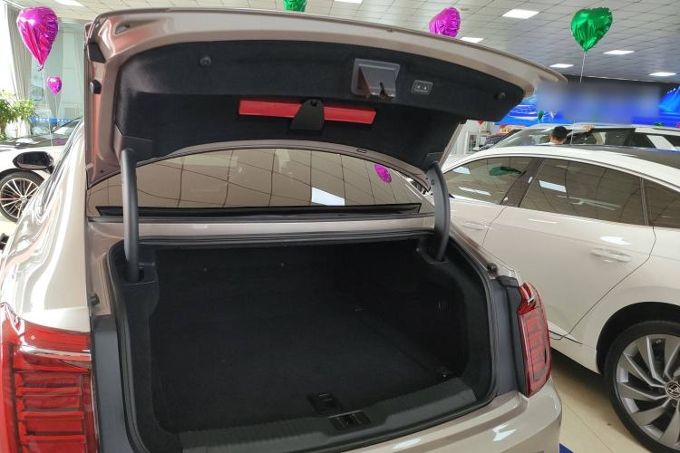 Used Hongqi H9 2020 2.0T Smart Connect Flagship Edition Trunk