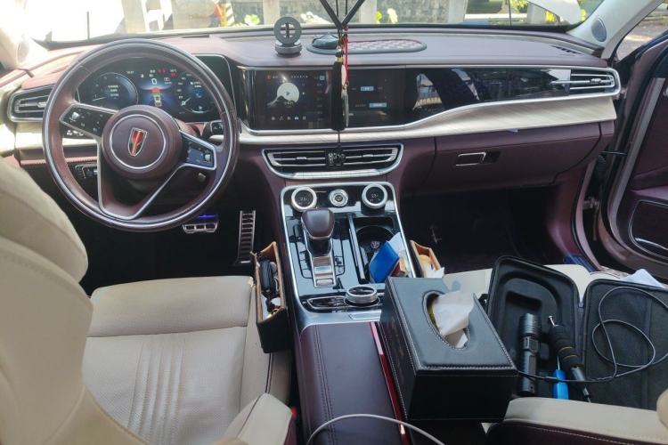 Used Hongqi H9 2020 3.0T Smart Connect Flagship Four-Seat Version Center Console