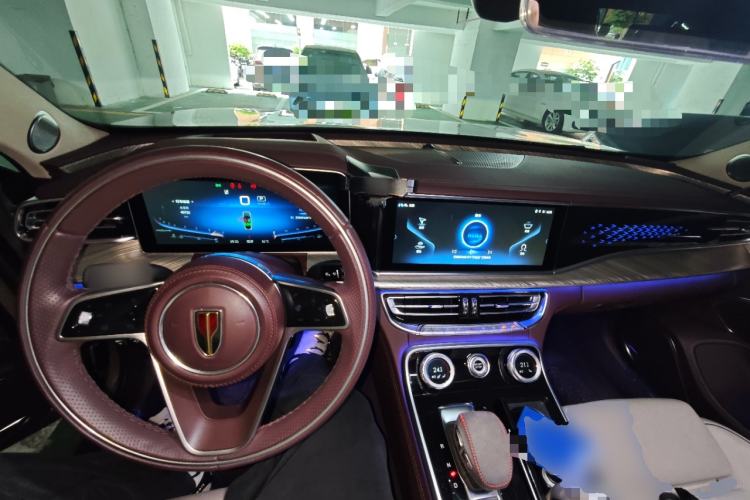 Used Hongqi H9 2020 3.0T Smart Connect Flagship Four-Seat Version Center Console