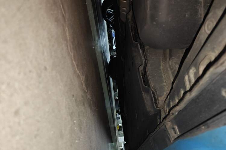 Used Hongqi H9 2020 2.0T Smart Connect Flagship Edition Chassis Rear Right