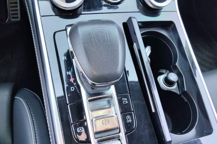 Used Hongqi H9 2020 2.0T Smart Connect Flagship Edition Gear Lever