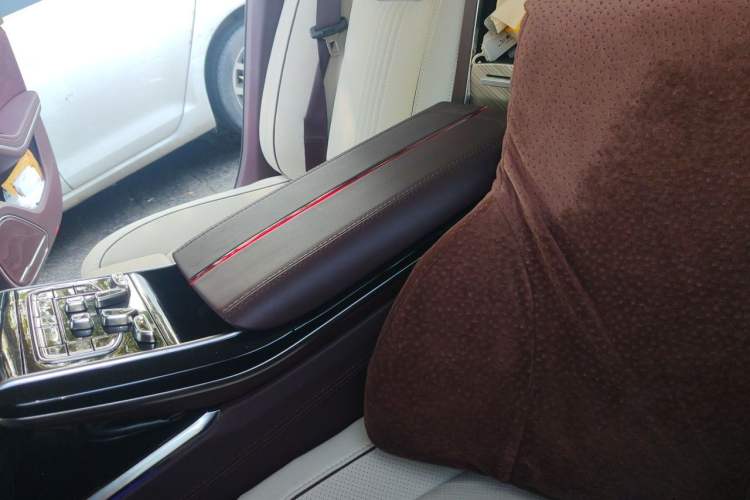 Used Hongqi H9 2020 3.0T Smart Connect Flagship Four-Seat Version Left Rear Seat