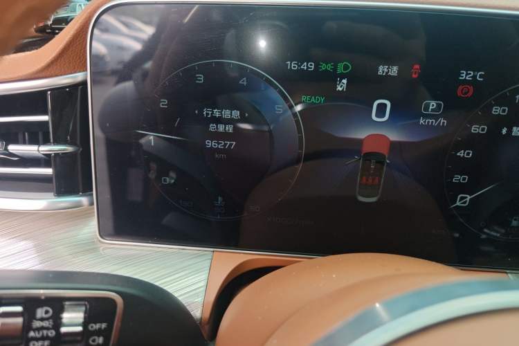 Used Hongqi H9 2020 2.0T Smart Connect Flagship Edition Odometer Close Up