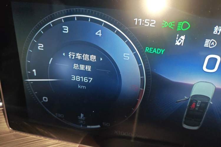 Used Hongqi H9 2020 2.0T Smart Connect Flagship Edition Odometer Close Up