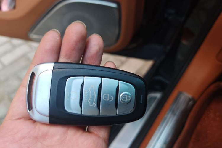 Used Hongqi H9 2020 2.0T Smart Connect Flagship Edition Vehicle Key