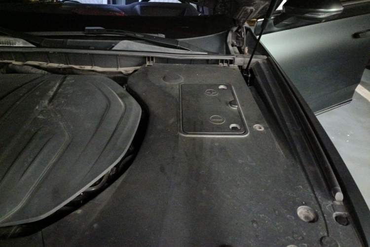 Used Hongqi H9 2020 2.0T Smart Connect Flagship Edition Engine Bay Left